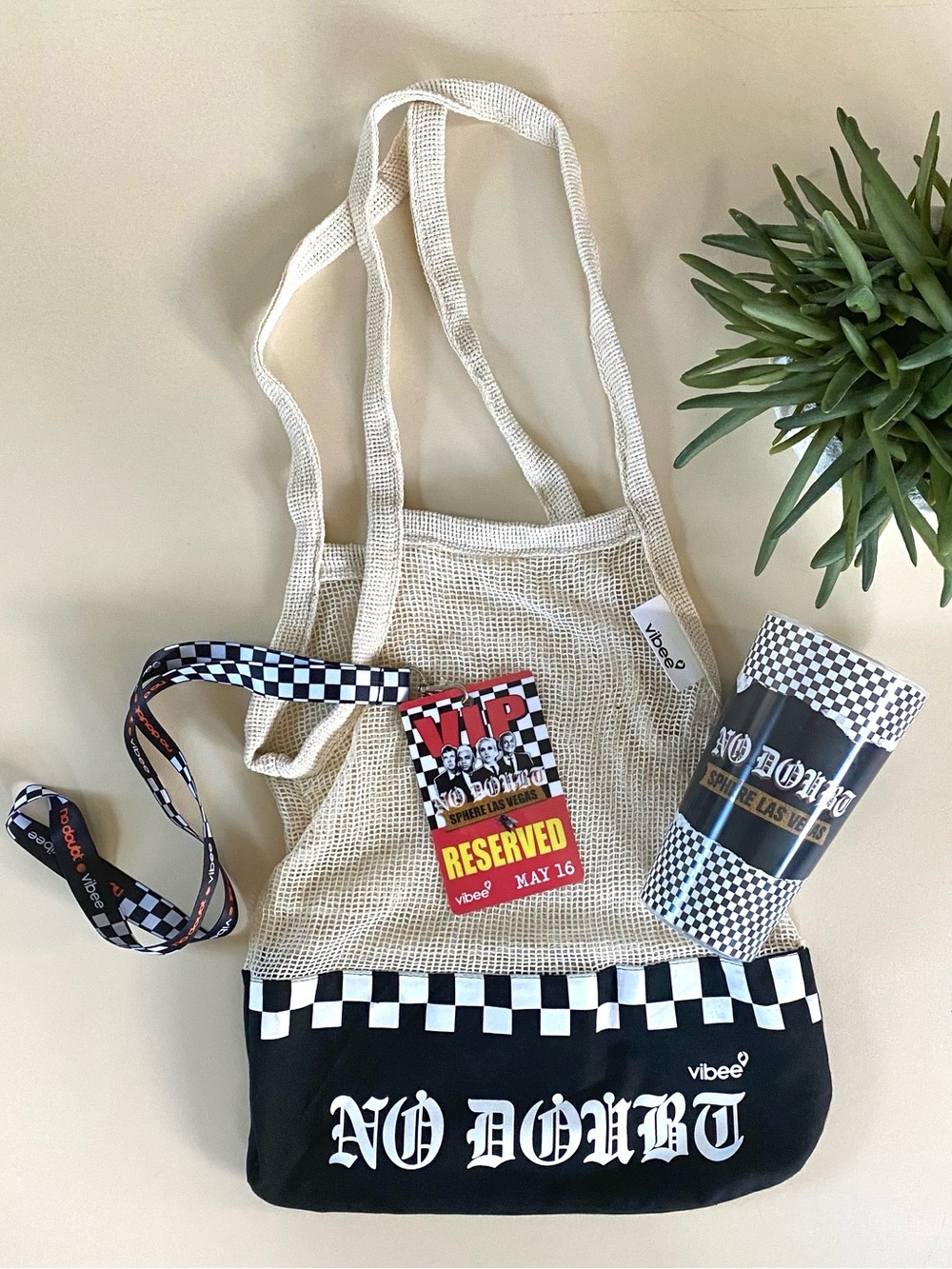 NO DOUBT - 2026 Las Vegas Sphere Concert Vibee VIP Gift Bag - Picture 5 of 10
